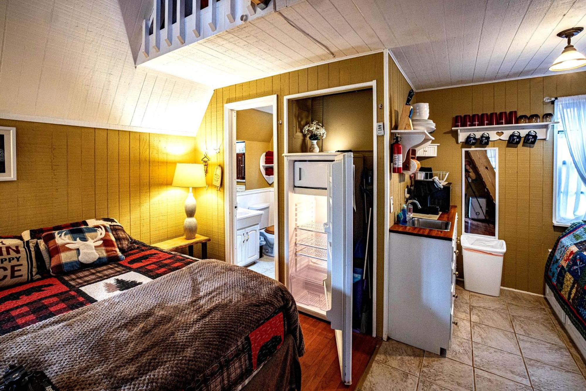 Bear Creek Lodge And Cabins In Helen Ga - Pet Friendly, River On Property, Walking Distance To Downtown Helen Exterior foto